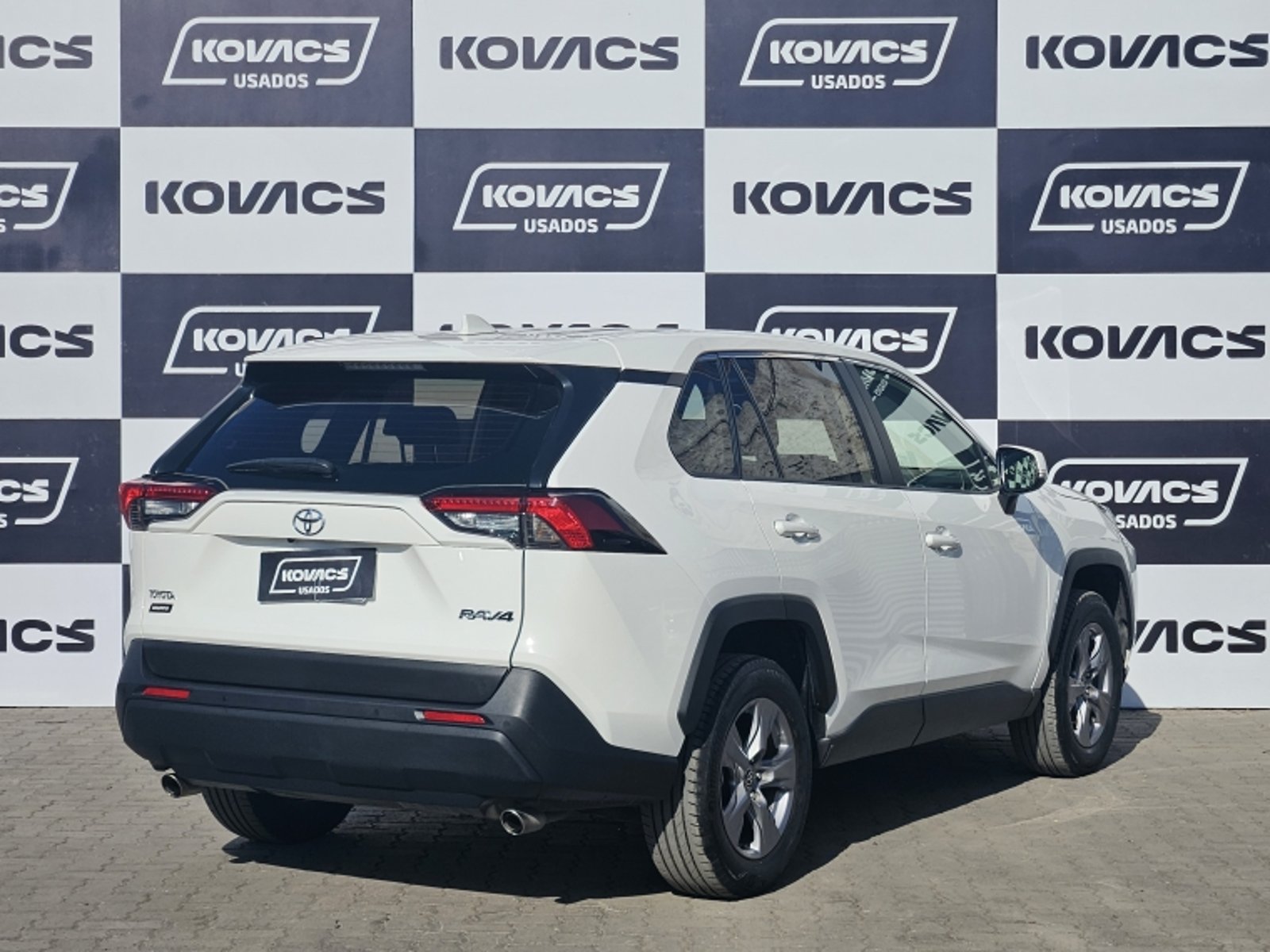 TOYOTA RAV4 LE AT 2024 - Foto 4 de 20