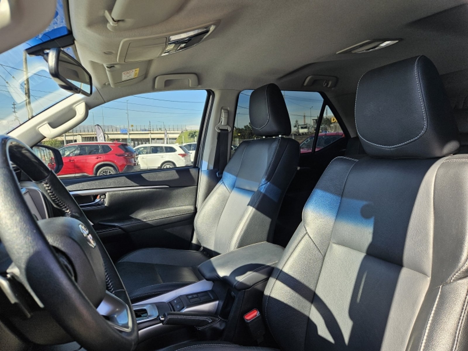 TOYOTA FORTUNER SRX AT 2.7 2023 - Imagen 16 de 20