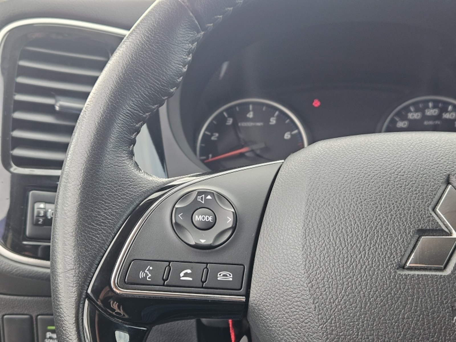 MITSUBISHI OUTLANDER GLX AT 4X2 2.0 2023 - Imagen 17 de 20
