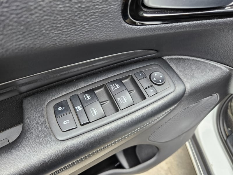 Dodge DURANGO 3.6  SXT  AT 2023 - Imagen 14 de 20