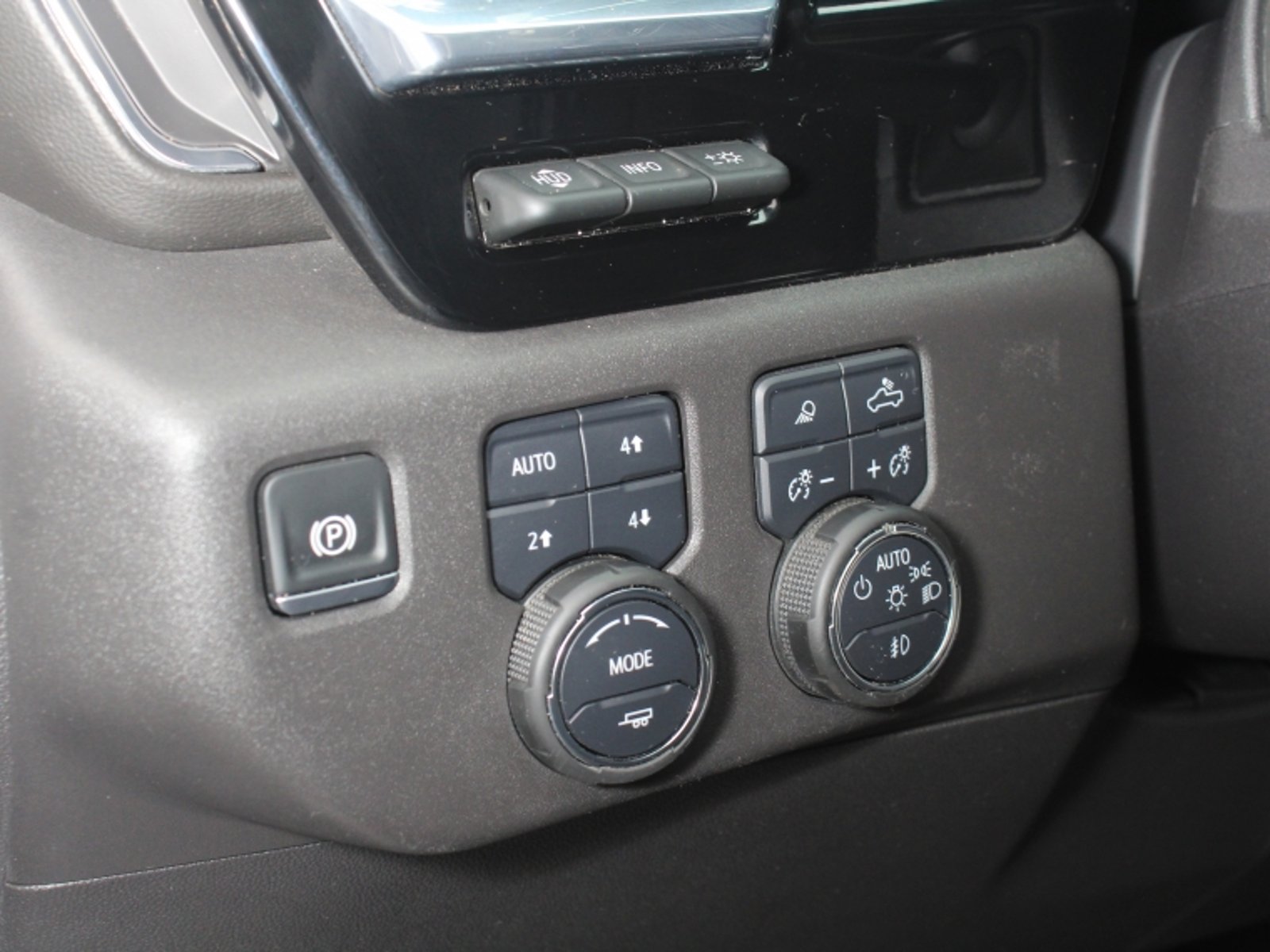 CHEVROLET SILVERADO 3.0 TD HIGH CONTRY AT 4X4 DIESEL 2025 - Imagen 16 de 20