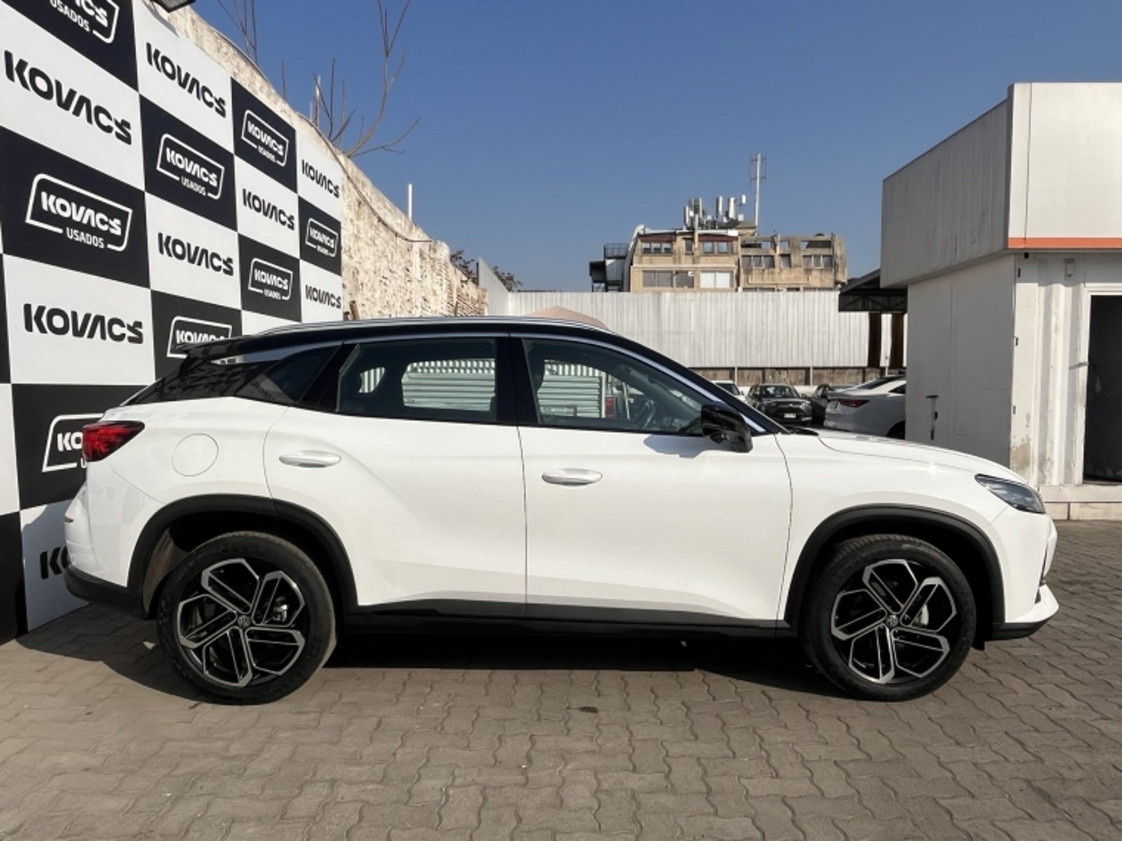 MG ONE DLX AT 2023 - Imagen 6 de 20