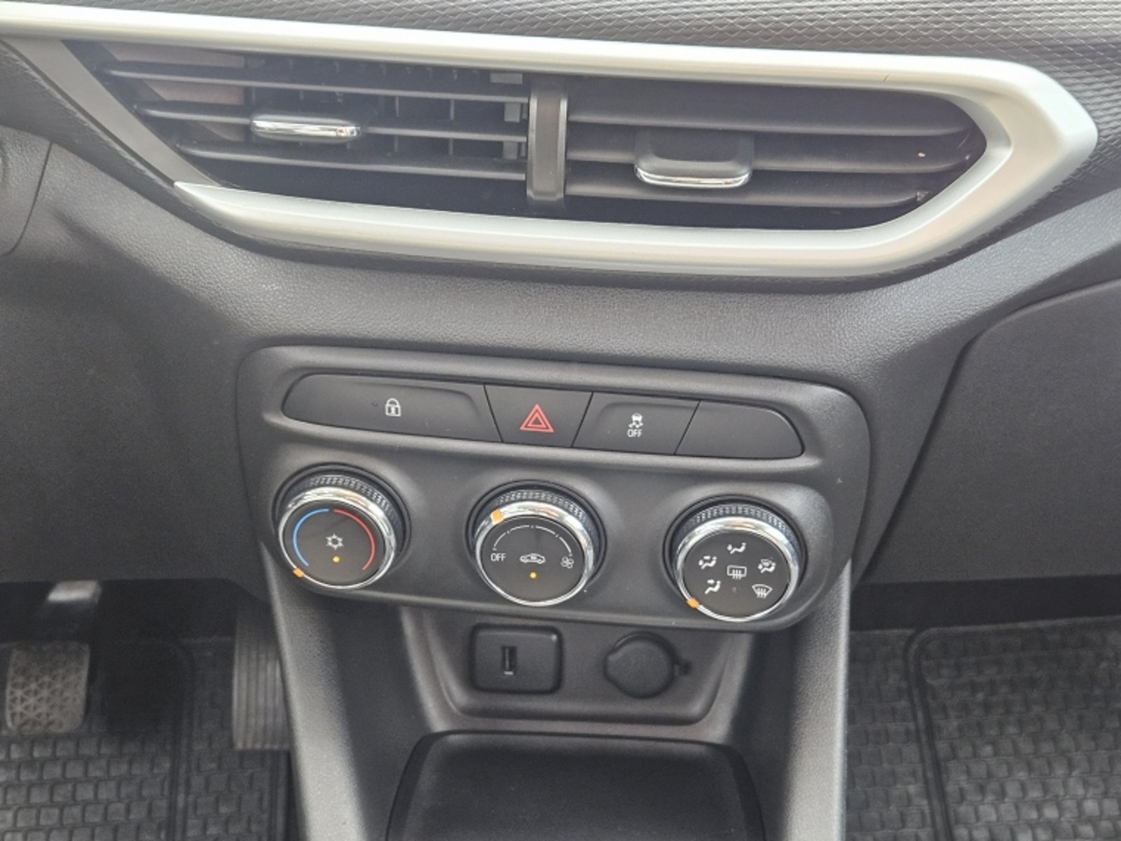 CHEVROLET TRACKER LTZ 1.2T MT 2023 - Imagen 11 de 20