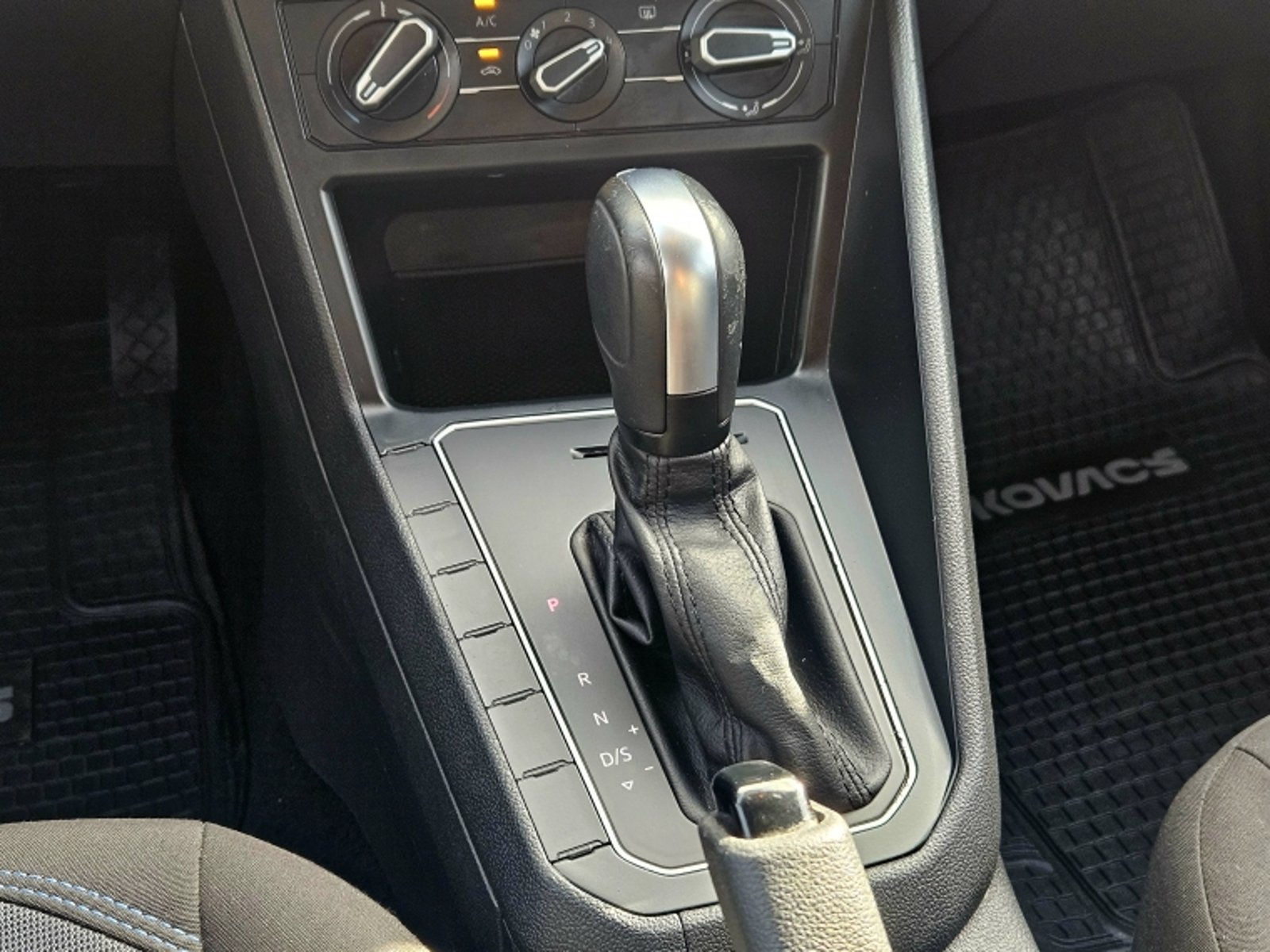 VOLKSWAGEN NIVUS TSI 1.0 AUT 2021 - Imagen 12 de 20