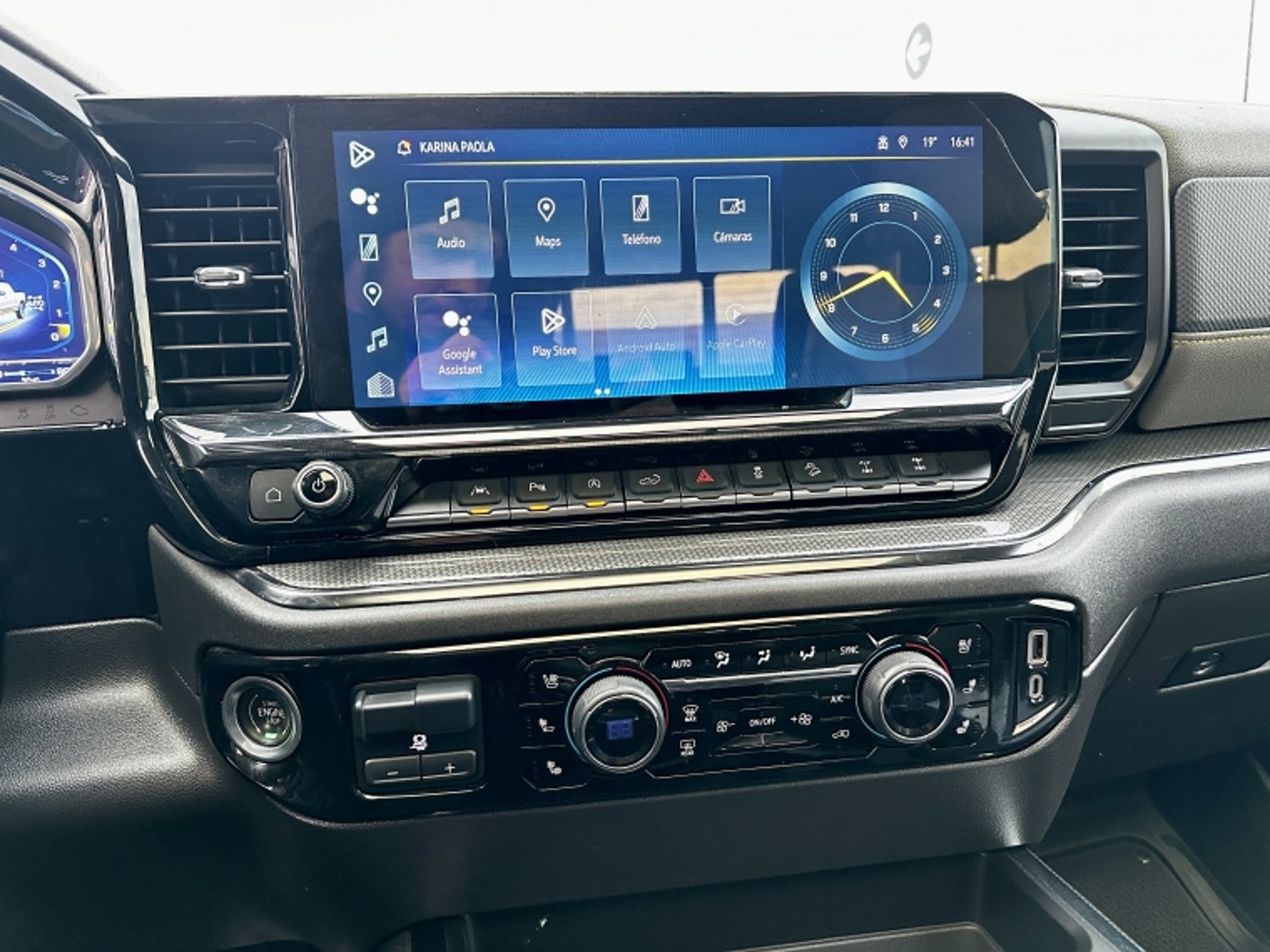 Chevrolet SILVERADO 6.2 AUT 2024 - Imagen 14 de 20