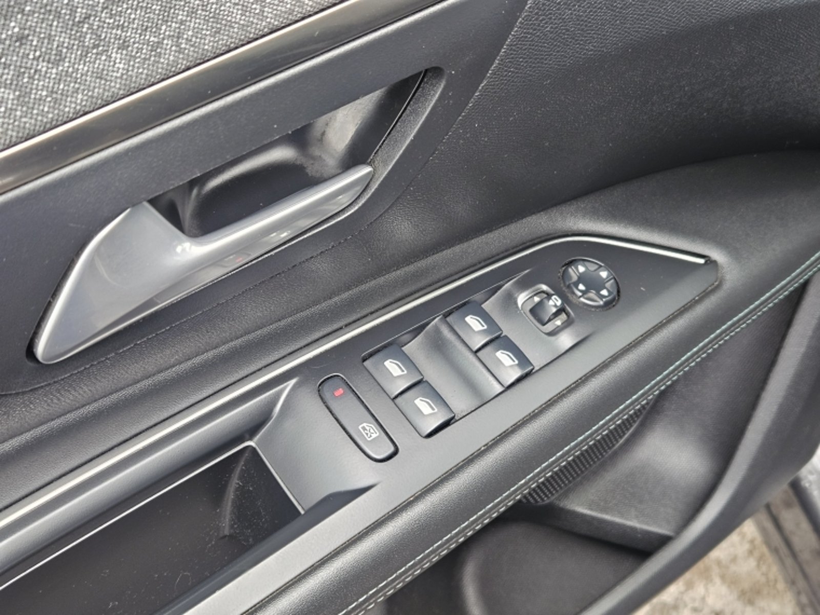 Peugeot 3008 ALLURE PACK THP 165 AT 1.6 2021 - Imagen 15 de 20