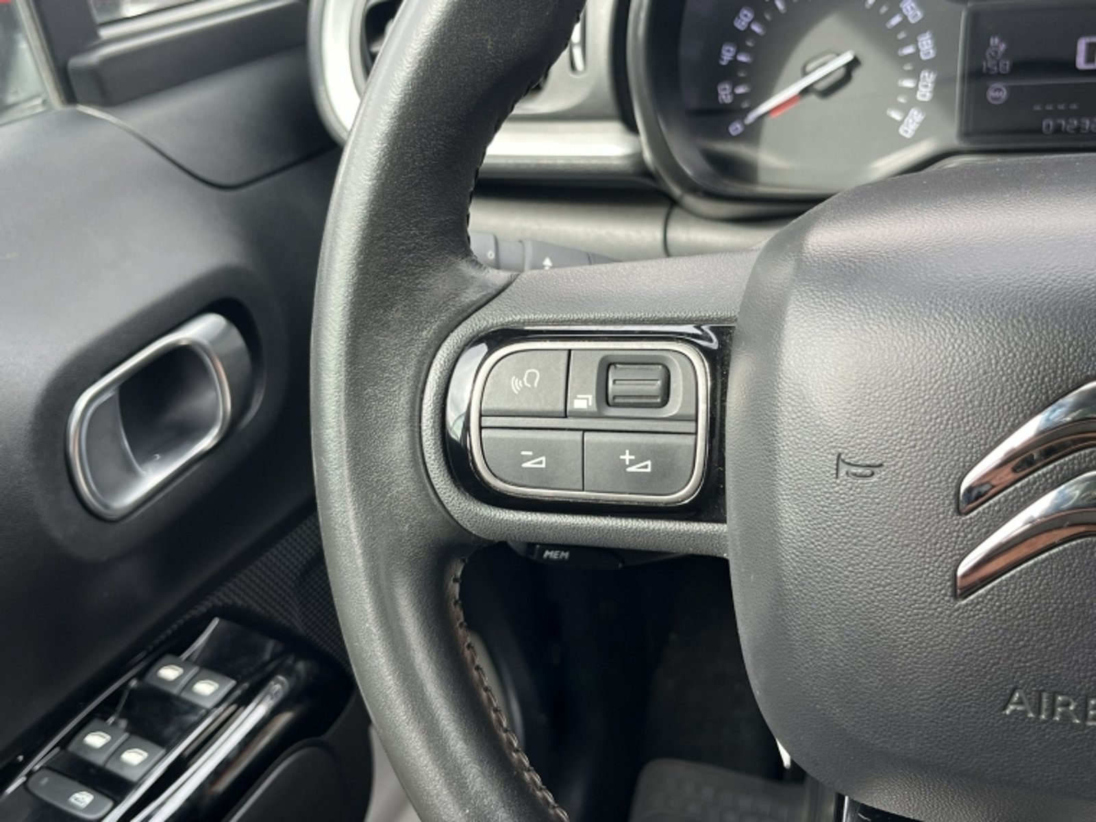 Citroën C-3 BLUEHDI 100 S&S FEEL MT 2023 - Imagen 17 de 20