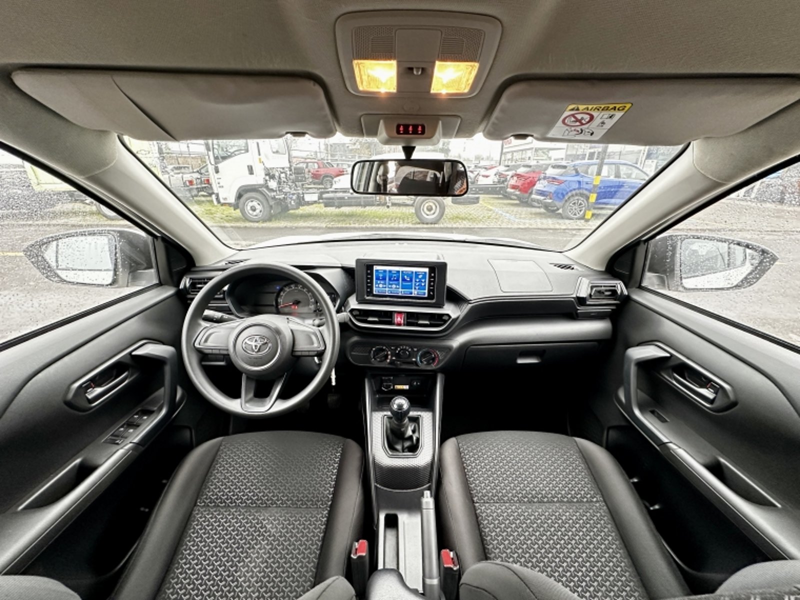 TOYOTA RAIZE 1.2 MT 2024 - Imagen 17 de 17
