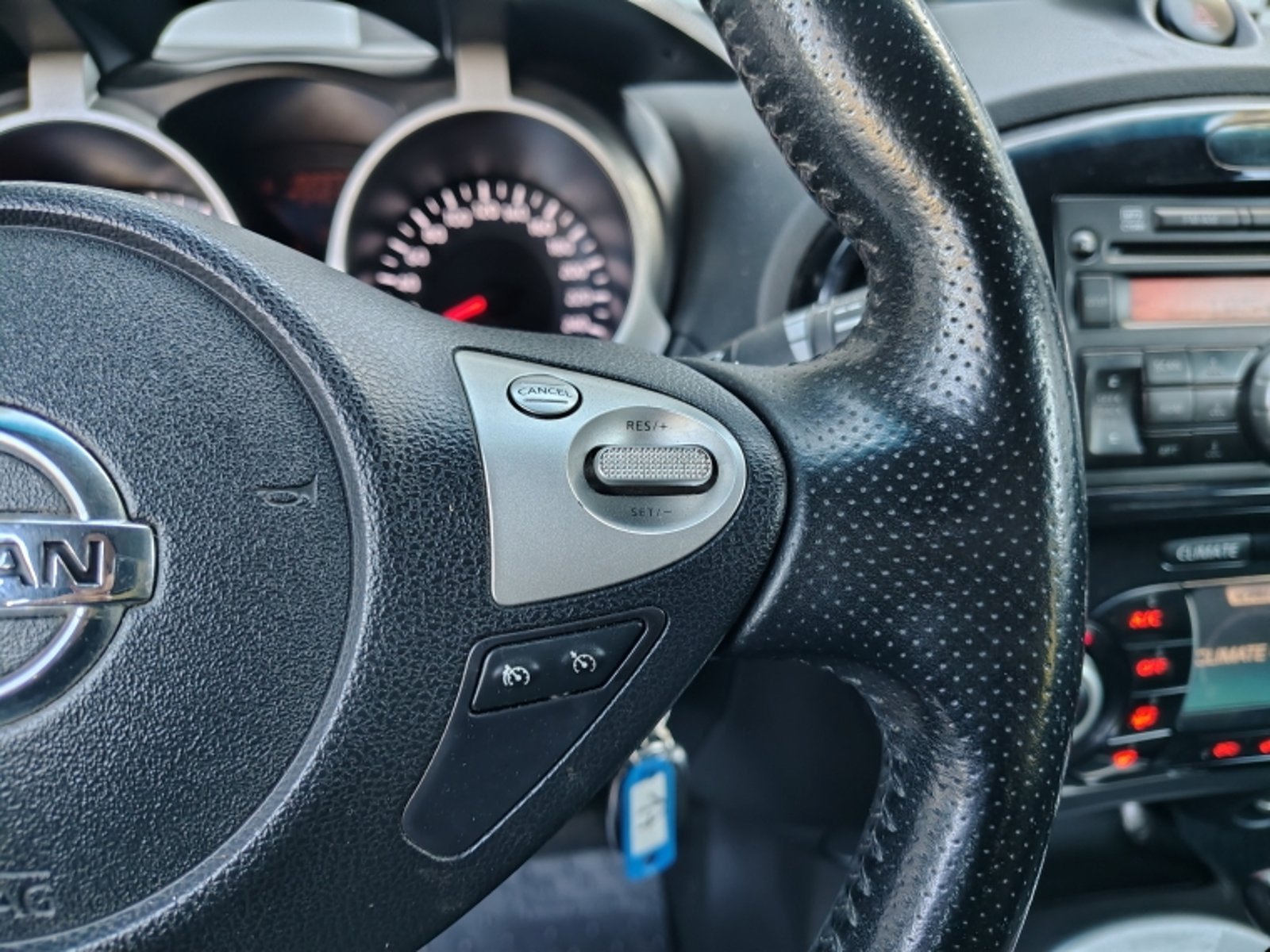 NISSAN JUKE 1.6  MID  CVT 2014 - Imagen 17 de 20