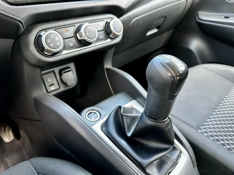 Nissan VERSA 1.6 MT 2021 - Imagen 14 de 18