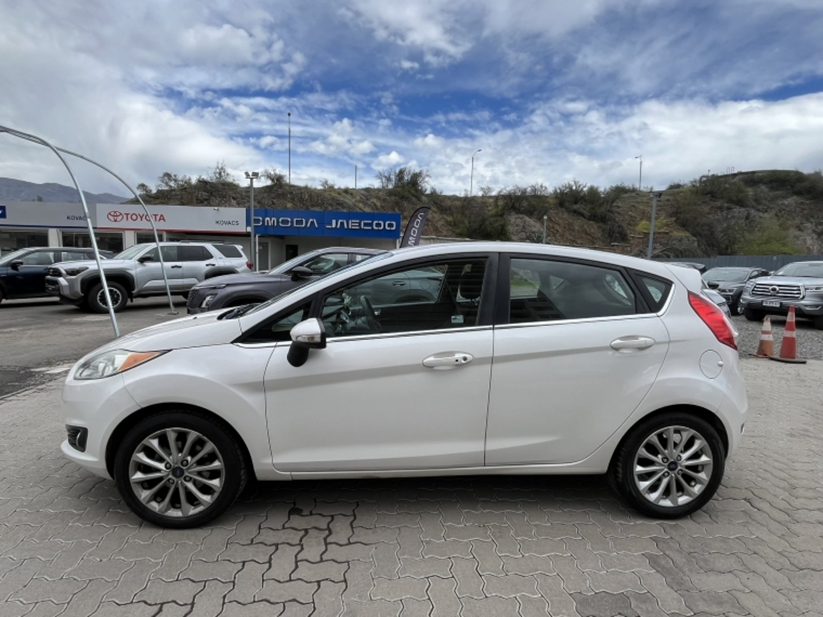Ford FIESTA TITANIUM 1.6 2017 - Foto 2 de 20