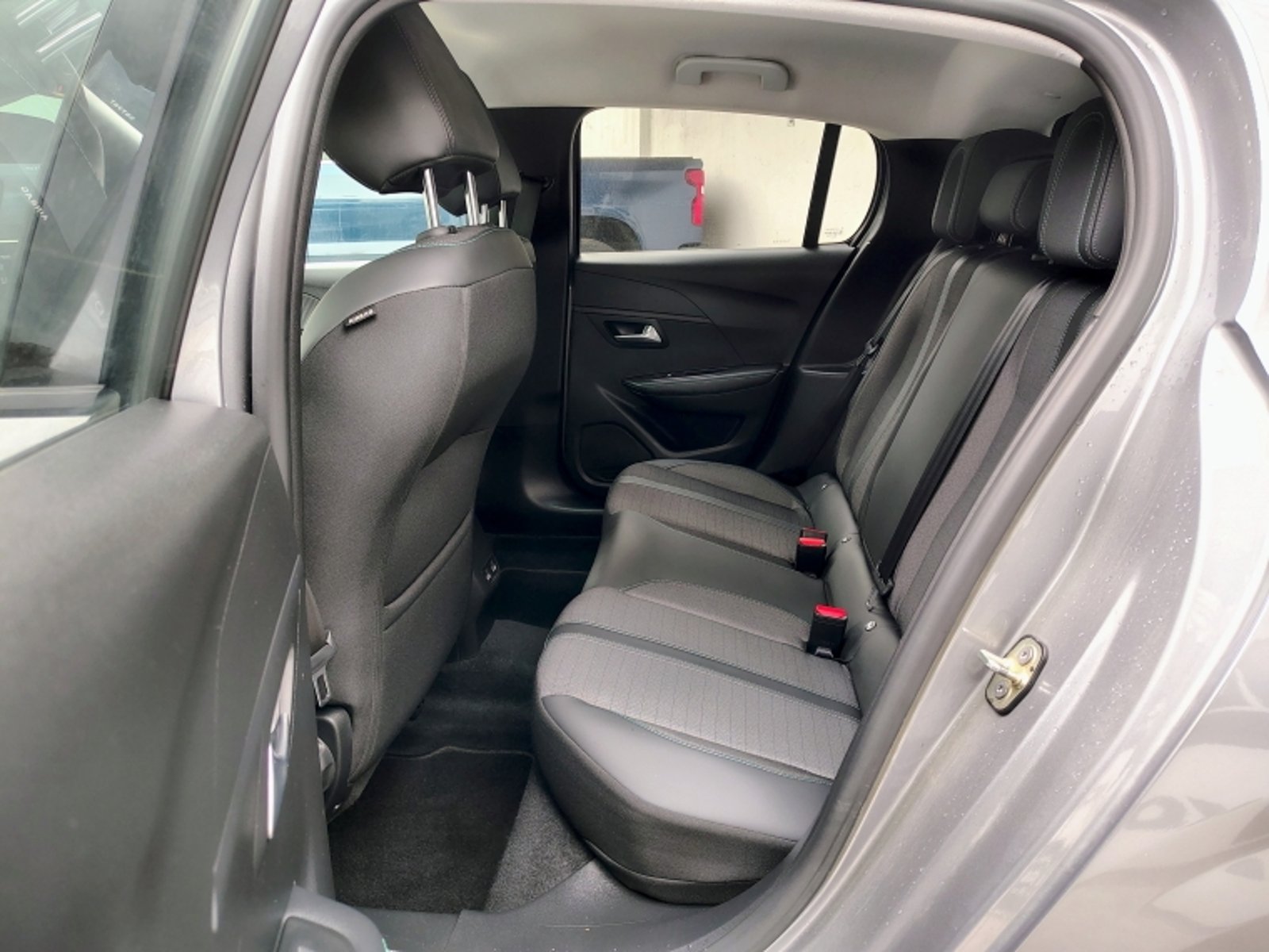 Peugeot 208 1.2  ALLURE  PACK  PURETECH 130 AT 2024 - Foto 5 de 18