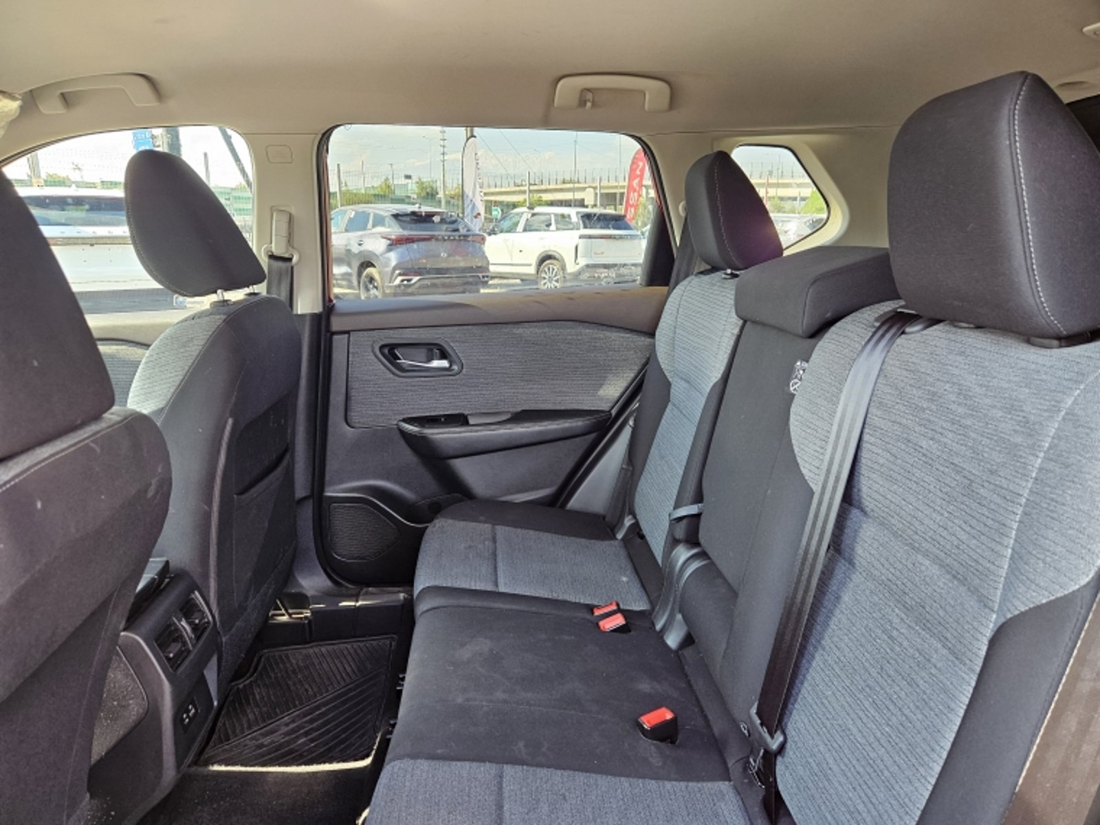 NISSAN X-TRAIL SENSE AT 2.5 2023 - Imagen 8 de 20
