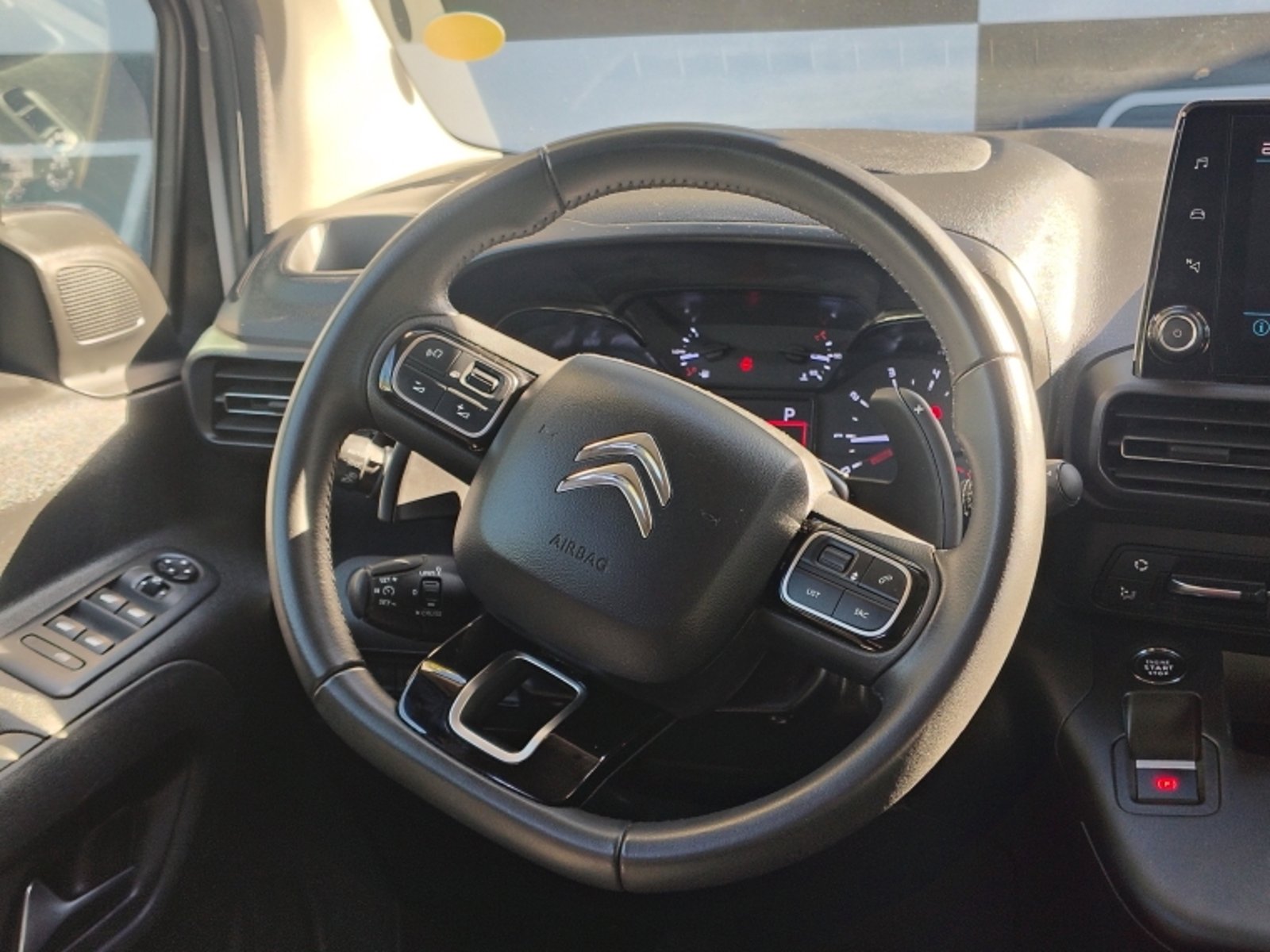 CITROEN BERLINGO NEW BERLINGO 3 1.5 AUT 2023 - Imagen 12 de 18
