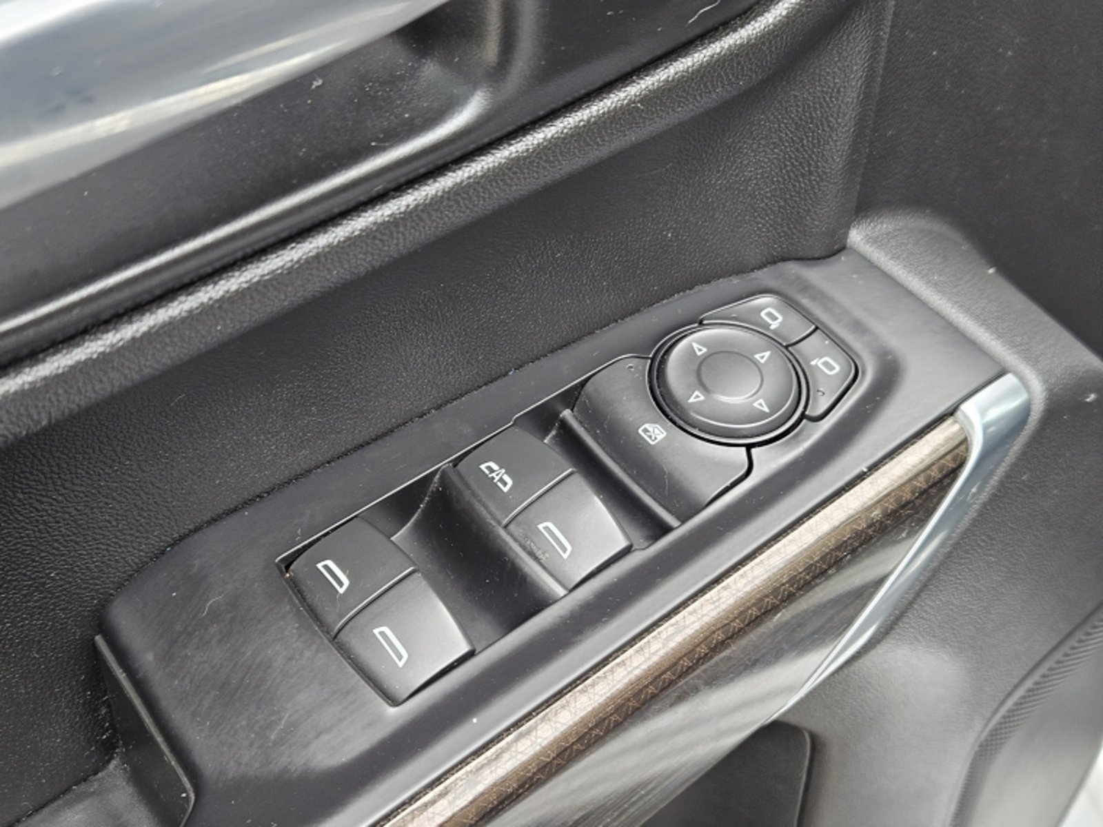 Chevrolet SILVERADO SILVERADO 5.3L LT TB AT 4WD 2022 - Imagen 14 de 19