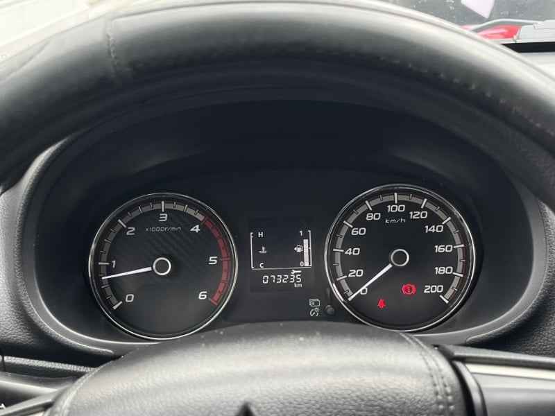 Mitsubishi L200 2.4 TD WORK CR WF MT 4X2 DIESEL 2022 - Imagen 17 de 20