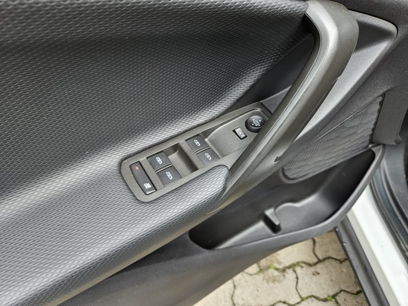 Chevrolet TRACKER 1.2 LS MT 2023 - Imagen 13 de 19