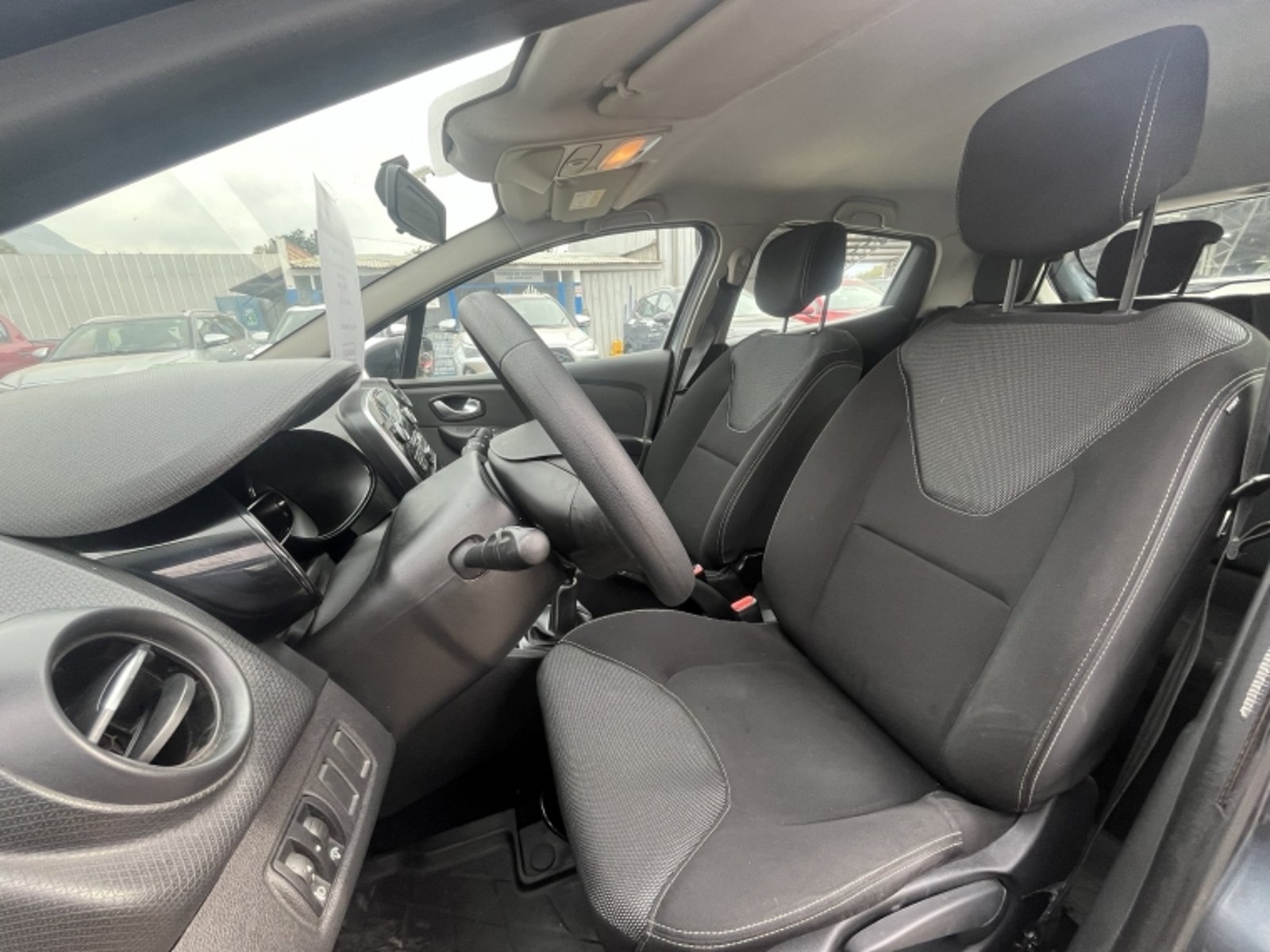 Renault CLIO 1.2 EXPRESSION MT 2020 - Imagen 12 de 20