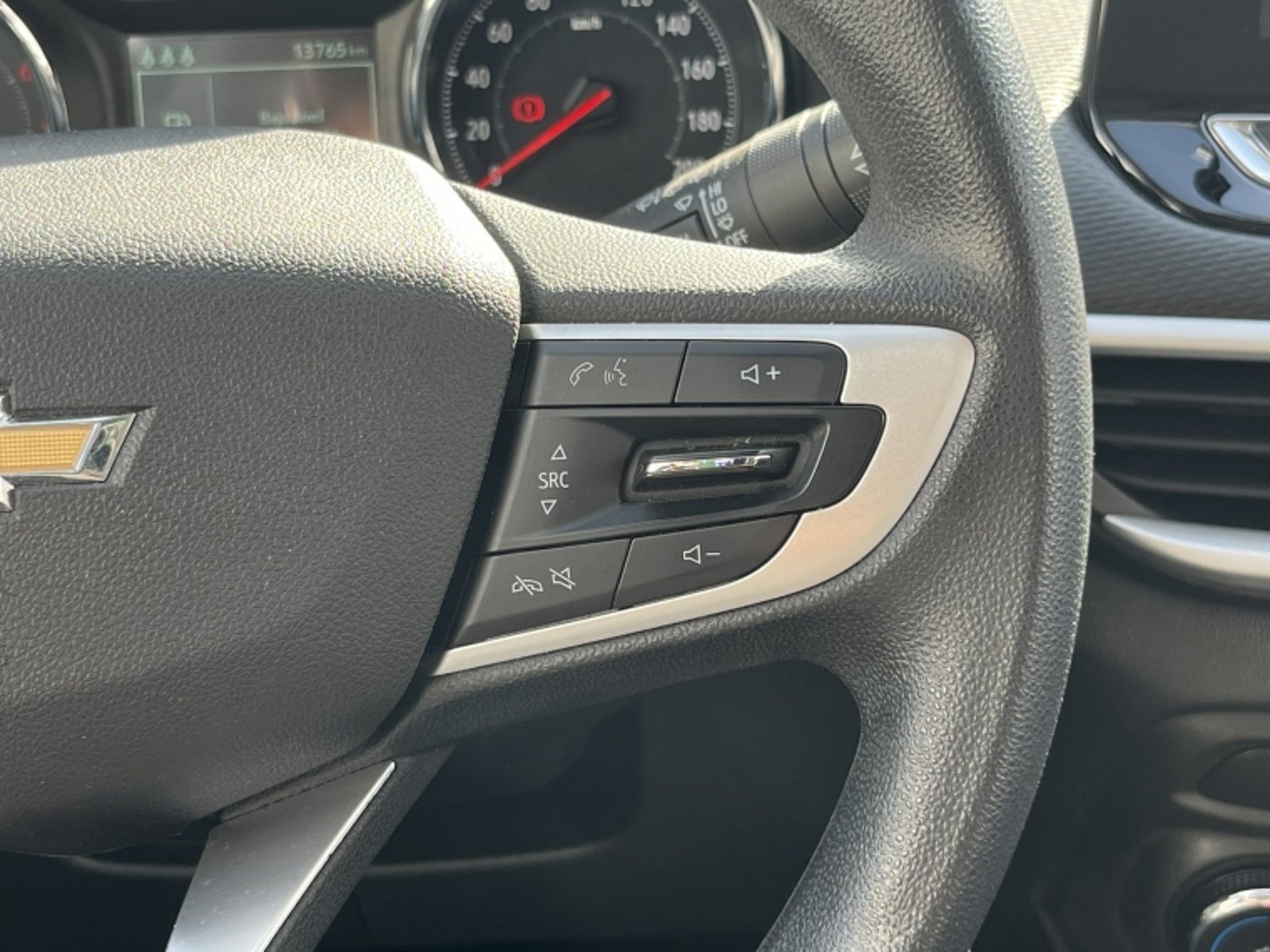 CHEVROLET TRACKER LS MT 2024 - Imagen 18 de 20