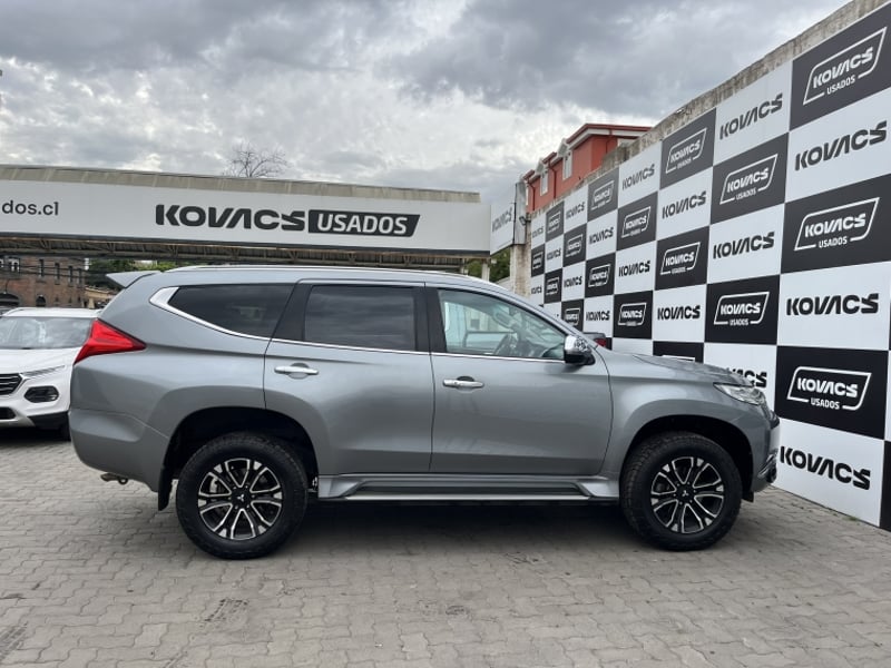 Mitsubishi MONTERO SPORT 3.0 AT  4X2 2020 - Imagen 6 de 20