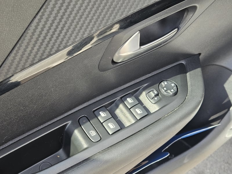 Peugeot 208 STYLE PURETECH 75 1.2 2024 - Imagen 13 de 20