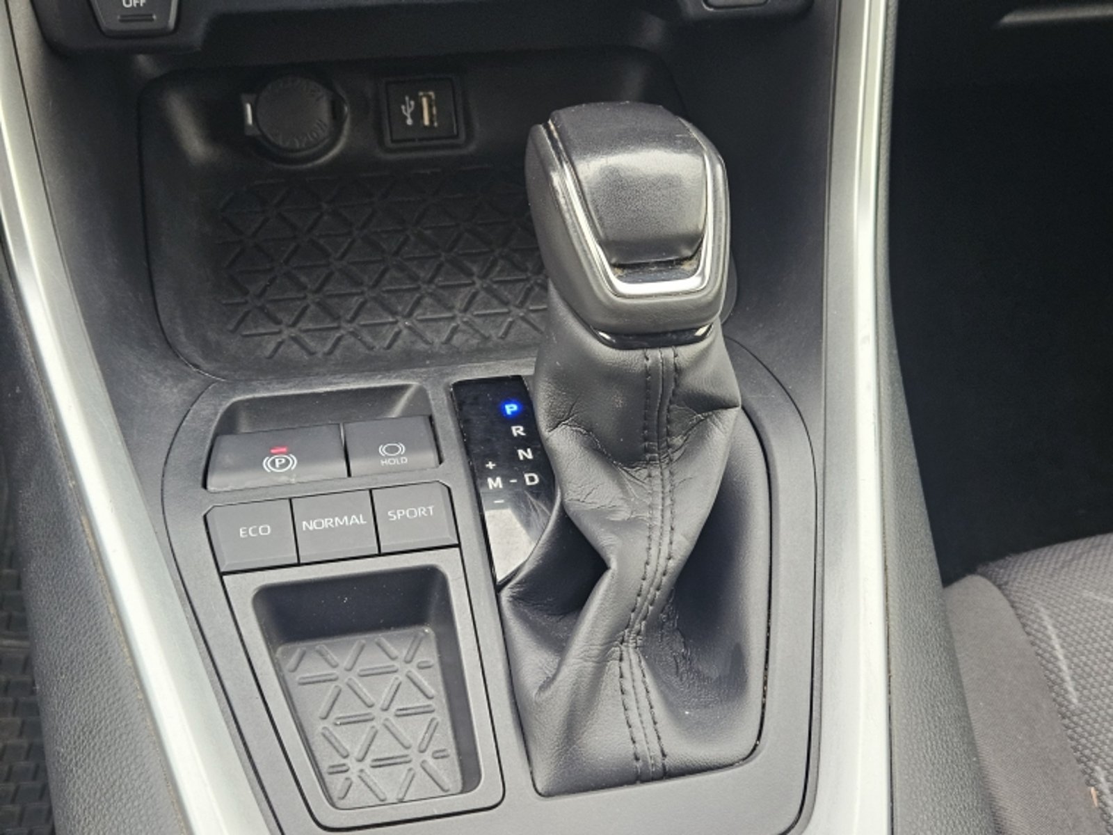 Toyota RAV4 2.0 XLE SAFETY SENSE AT 2023 - Imagen 13 de 20
