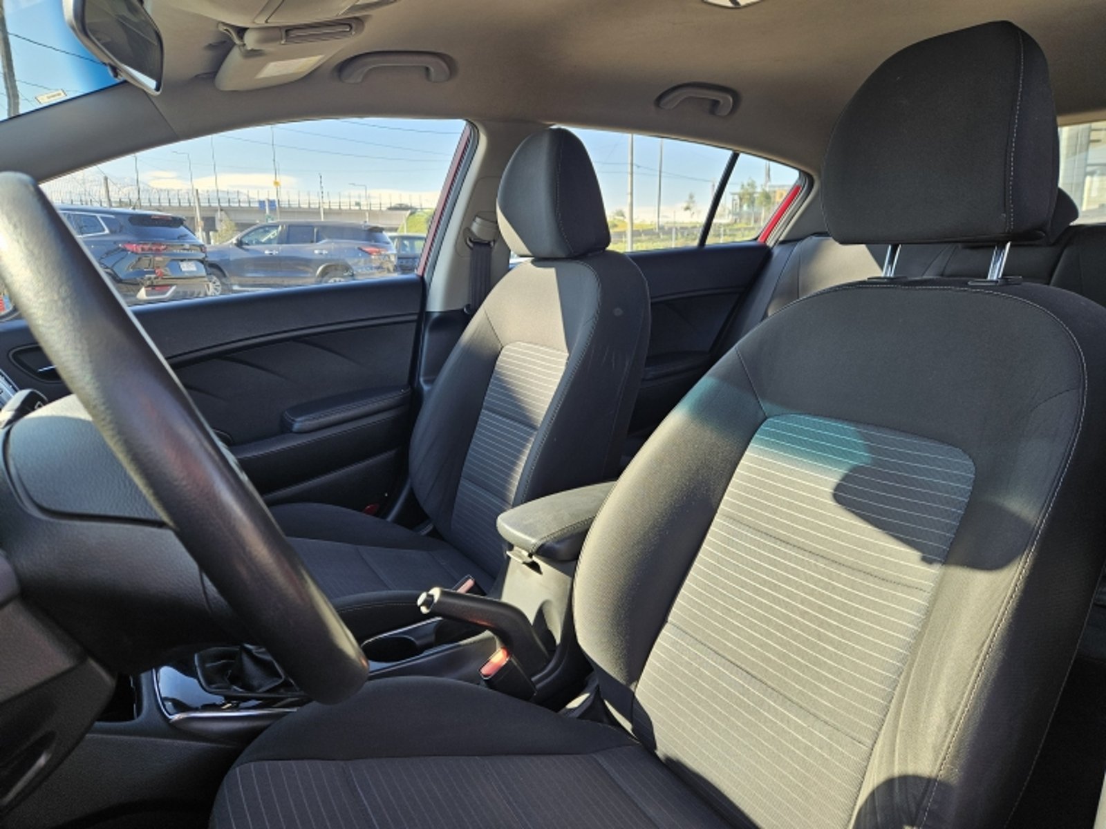 Kia CERATO 5 5 EX MT 1.6 2019 - Imagen 15 de 18