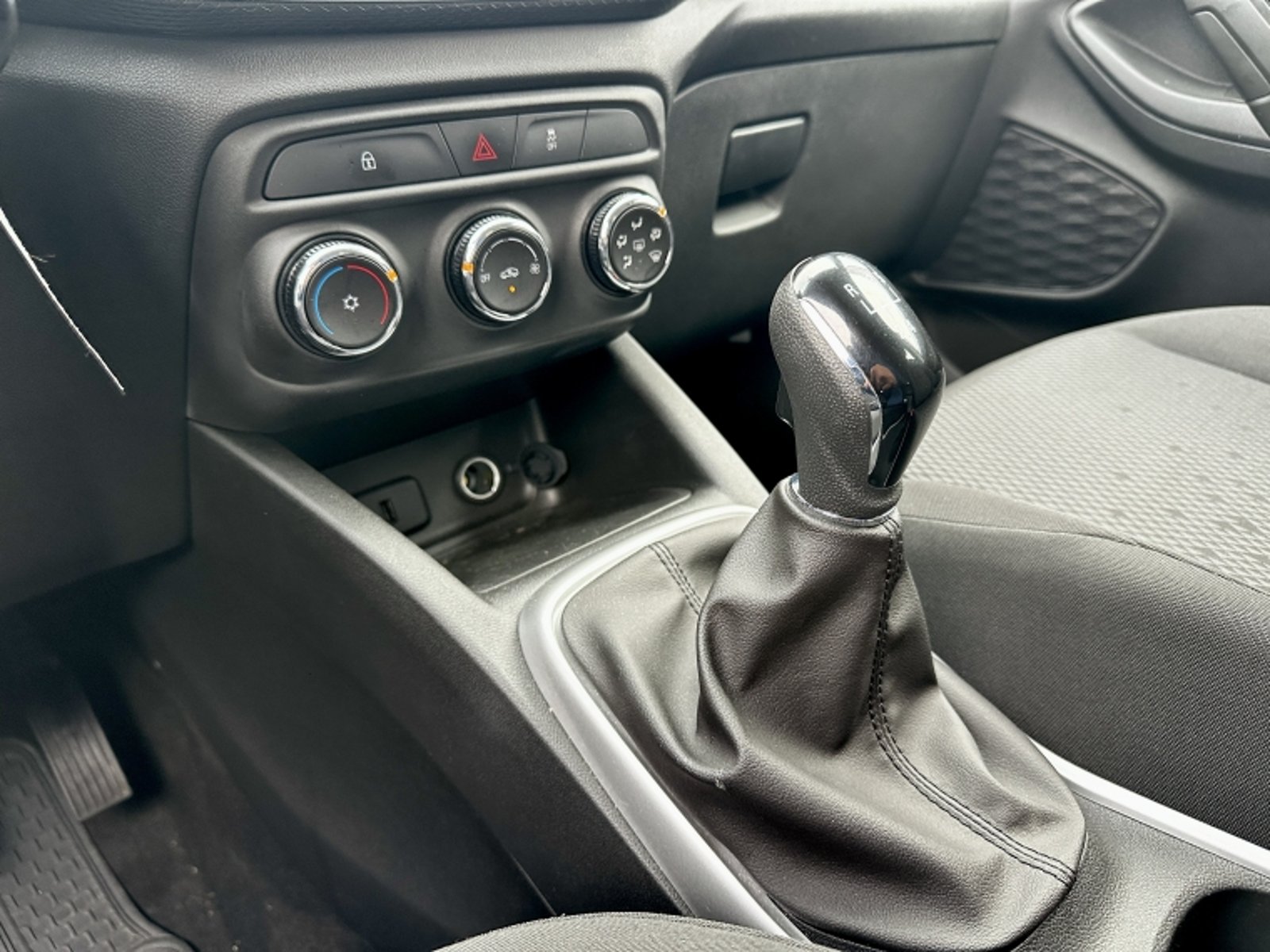 CHEVROLET TRACKER 1.2T 2024 - Imagen 14 de 20