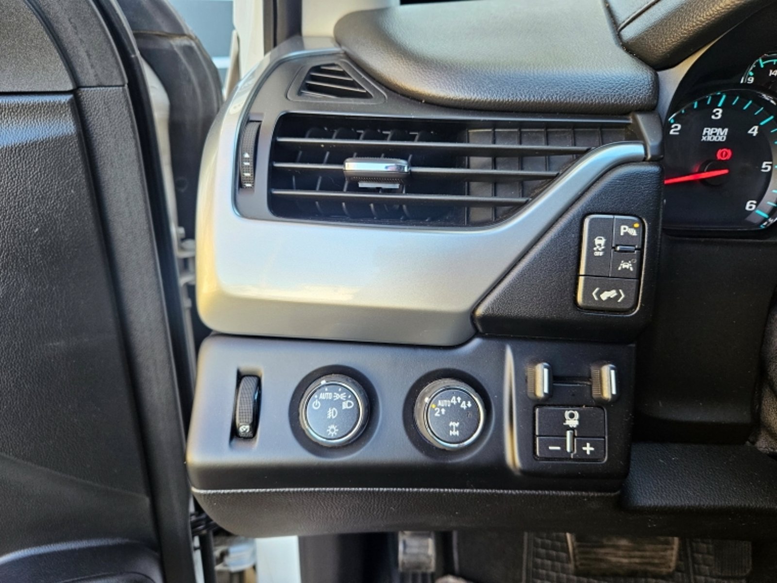 Chevrolet TAHOE 5.3 LT AT 4X4 2018 - Imagen 17 de 18