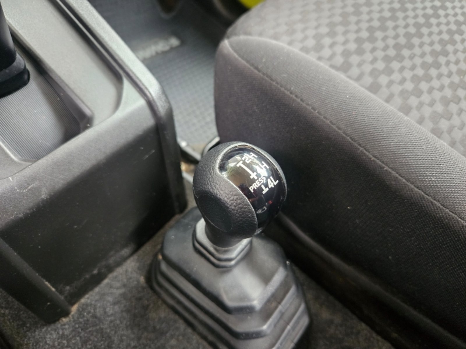 Suzuki JIMNY 1.5 GLX AT 4X4 2020 - Imagen 13 de 18