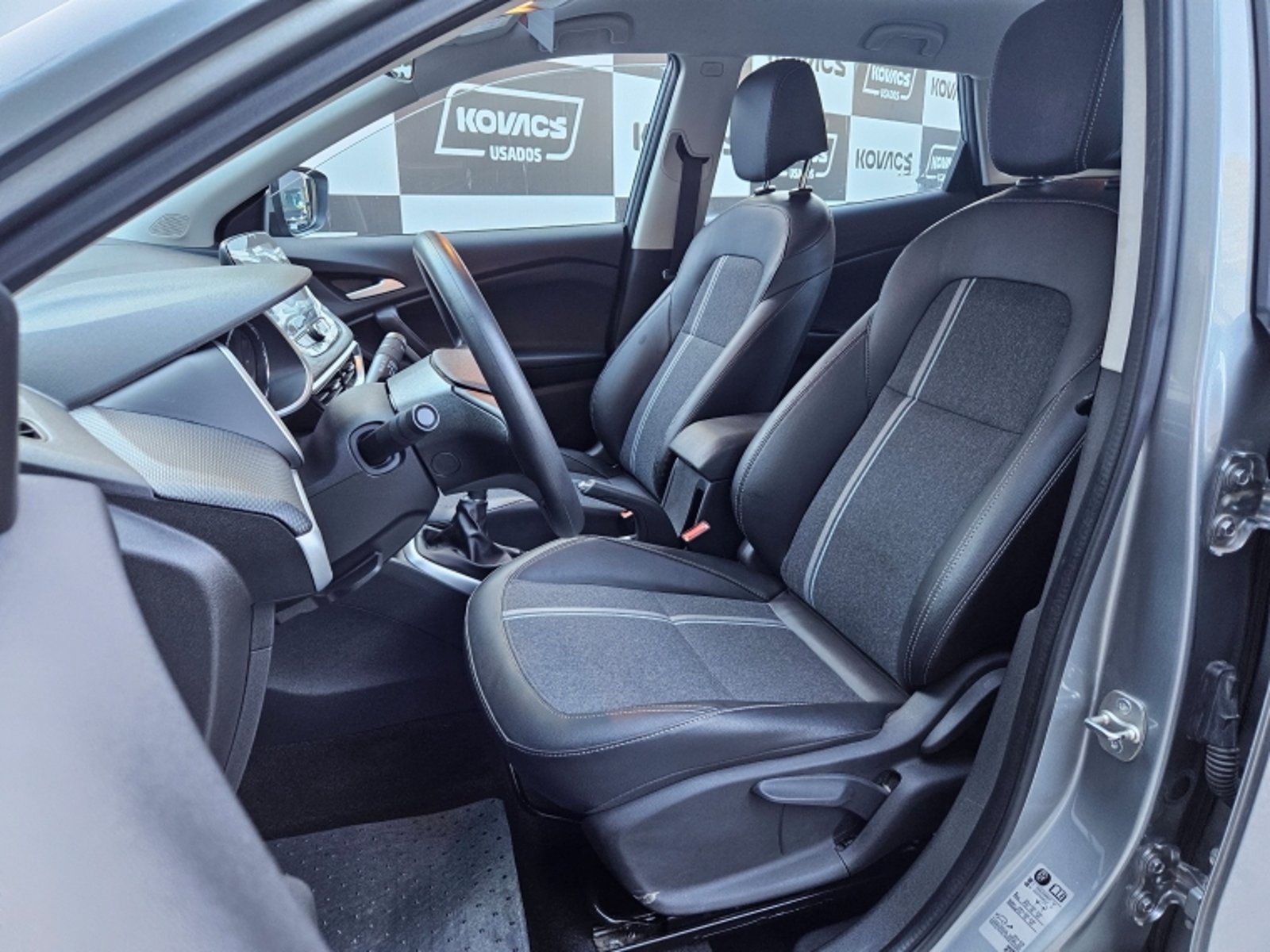 Chevrolet TRACKER 1.2T  LTZ P MT 2024 - Imagen 14 de 19