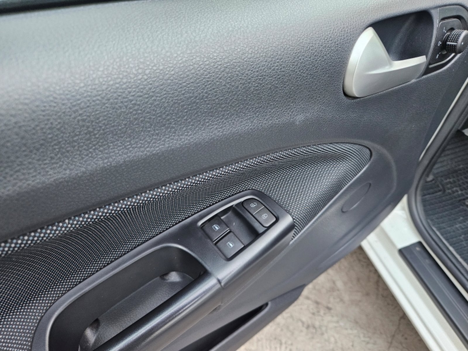 VOLKSWAGEN GOL 1.6  HIGHLINE MT 2023 - Imagen 13 de 20