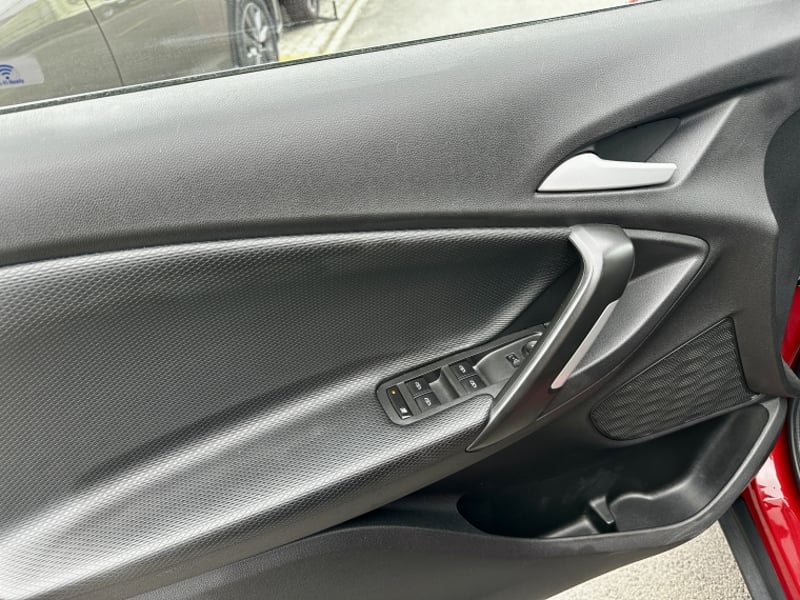 Chevrolet TRACKER 1.2T LTZ MT 2022 - Imagen 15 de 18
