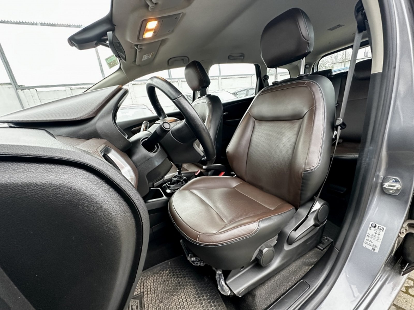 Chevrolet SPIN 1.8 MT 2021 - Imagen 9 de 18