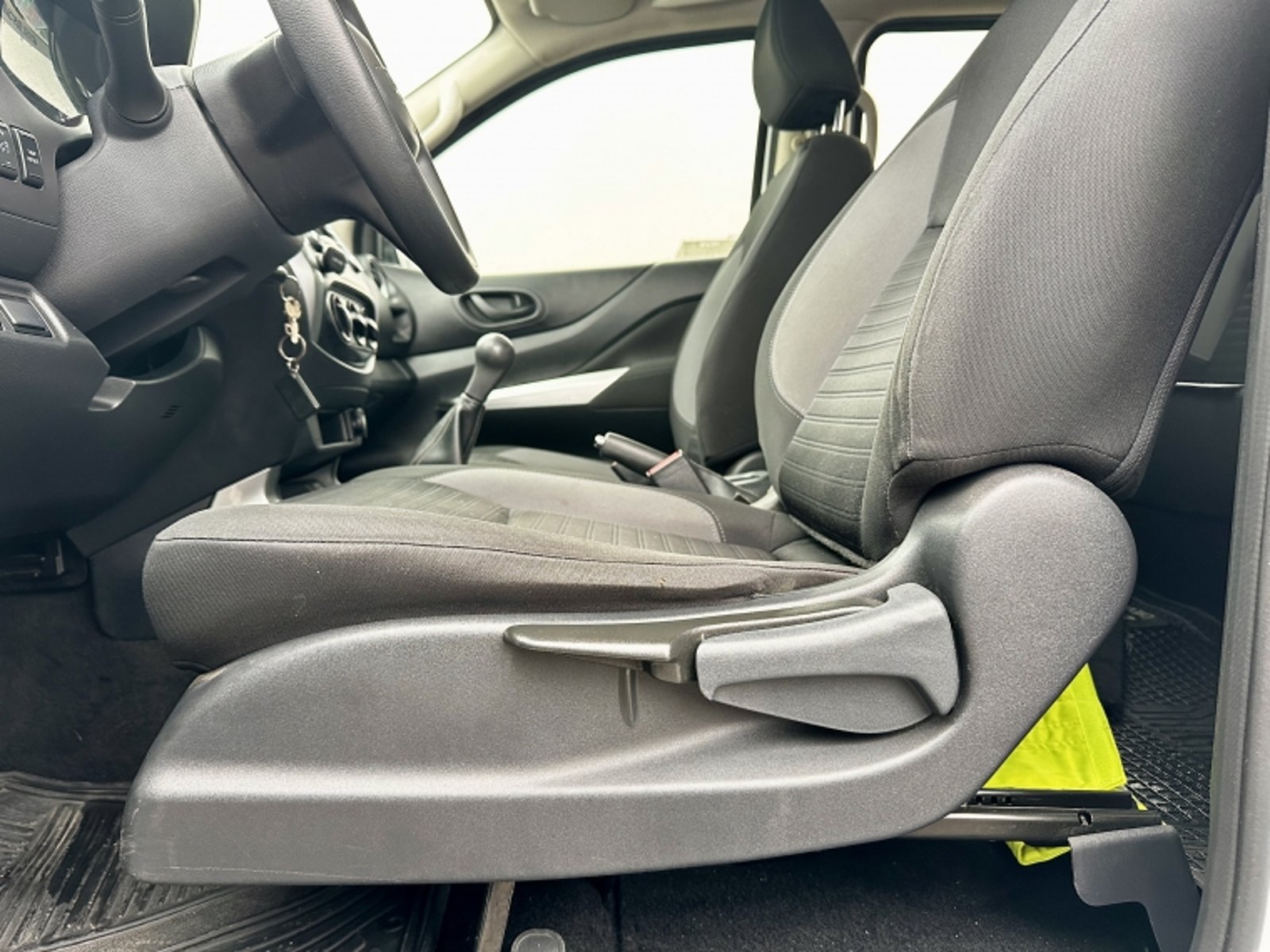 NISSAN NAVARA 2.3 MT 2021 - Imagen 17 de 19