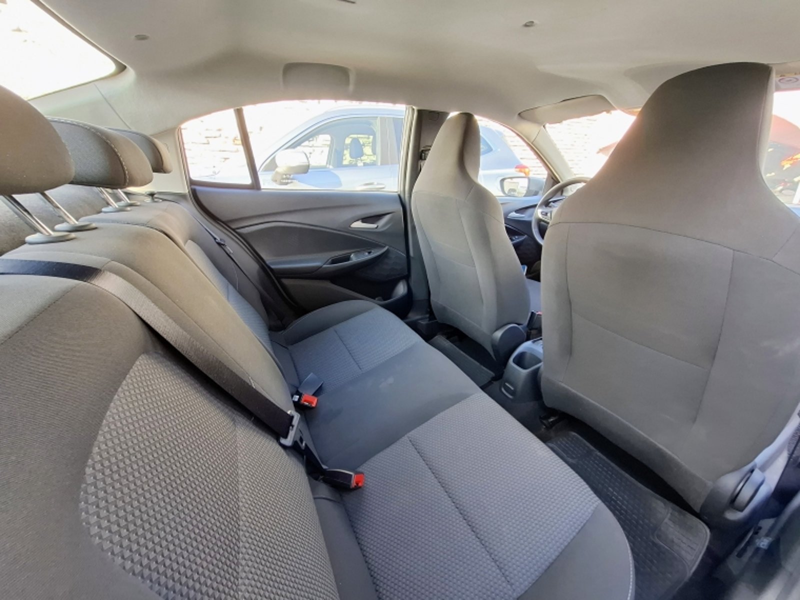 CHEVROLET ONIX LT MT 2024 - Imagen 18 de 20