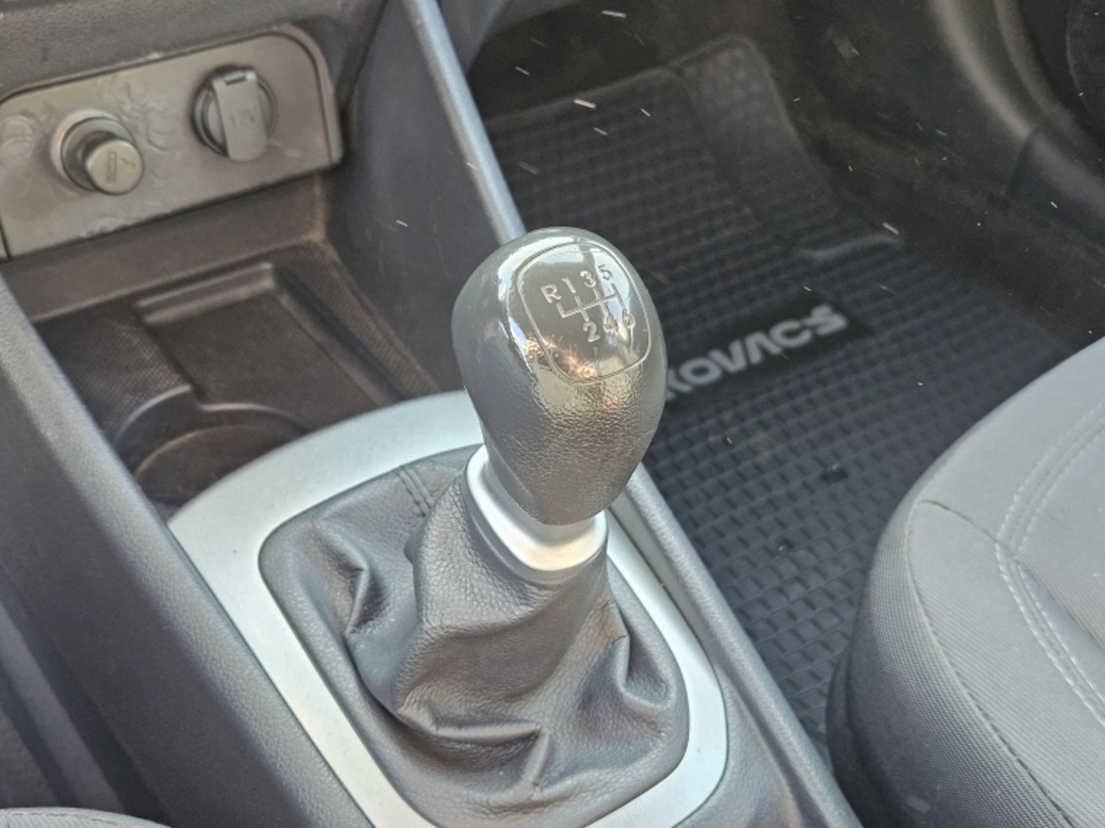 KIA RIO 4 EX MT 1.4 2015 - Imagen 18 de 18
