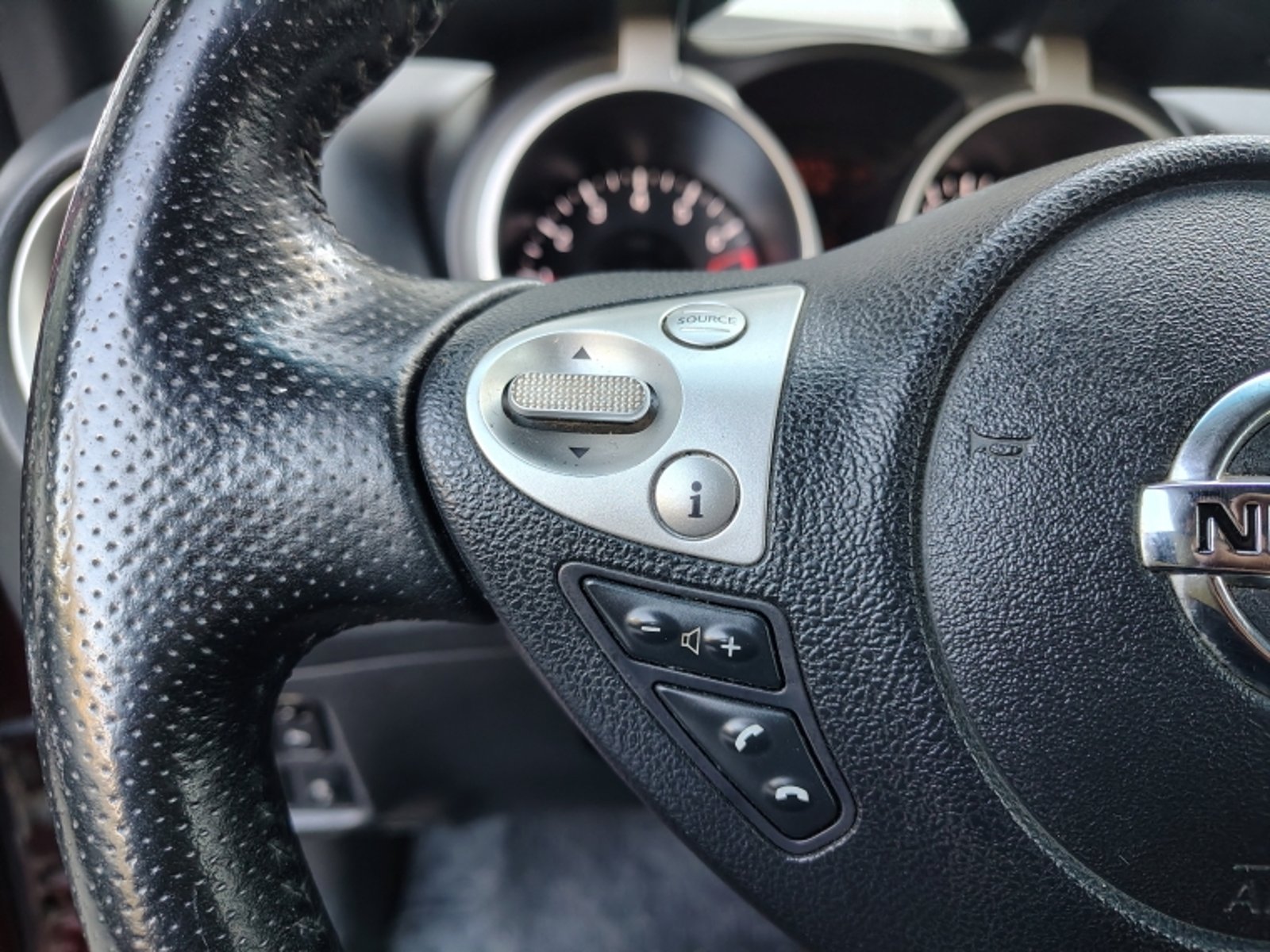 NISSAN JUKE 1.6  MID  CVT 2014 - Imagen 18 de 20