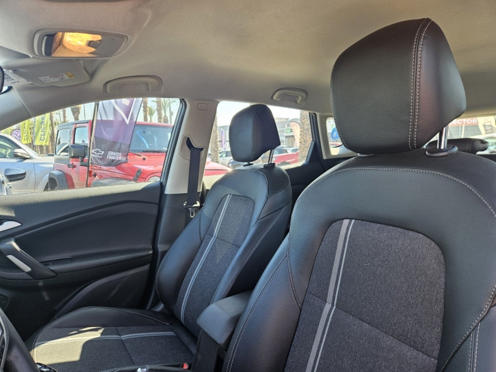 Chevrolet TRACKER TRACKER 1.2T LTZ MT P 2023 - Imagen 17 de 20