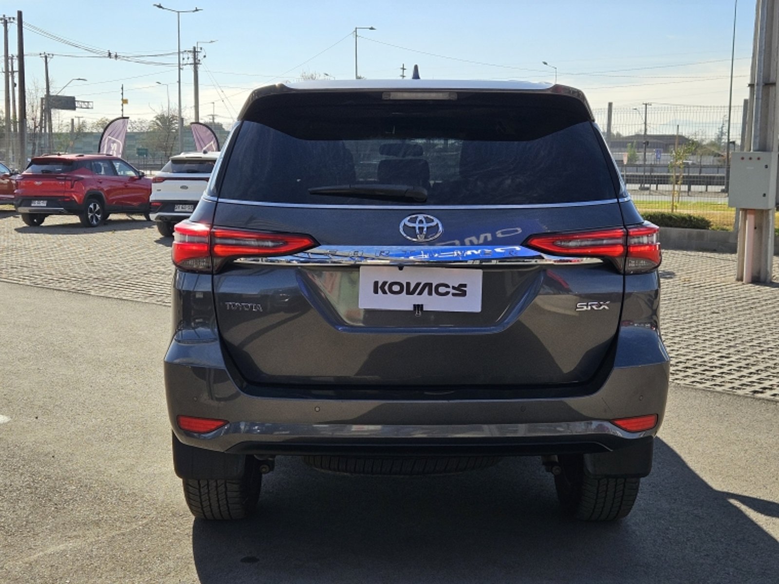 Toyota FORTUNER SRX AT 2.7 2023 - Foto 5 de 20