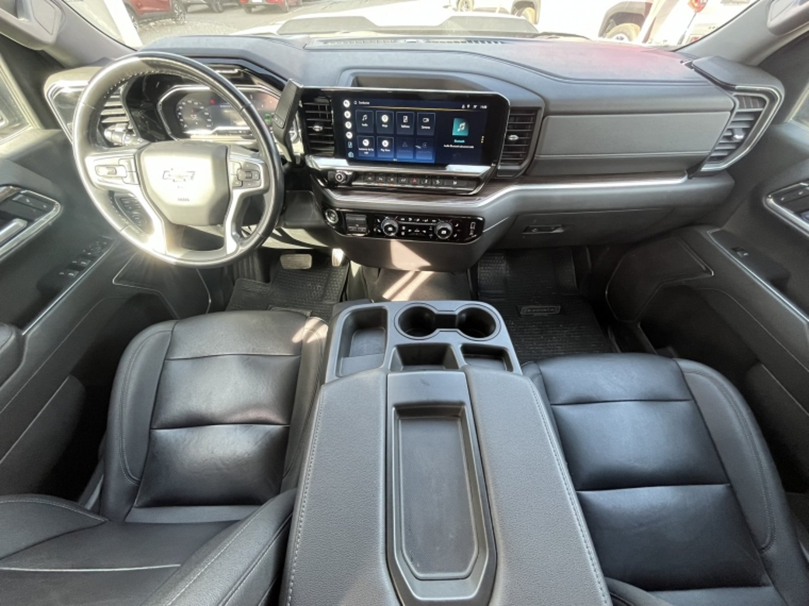 CHEVROLET SILVERADO TB 4WD 5.3 2023 - Imagen 19 de 20