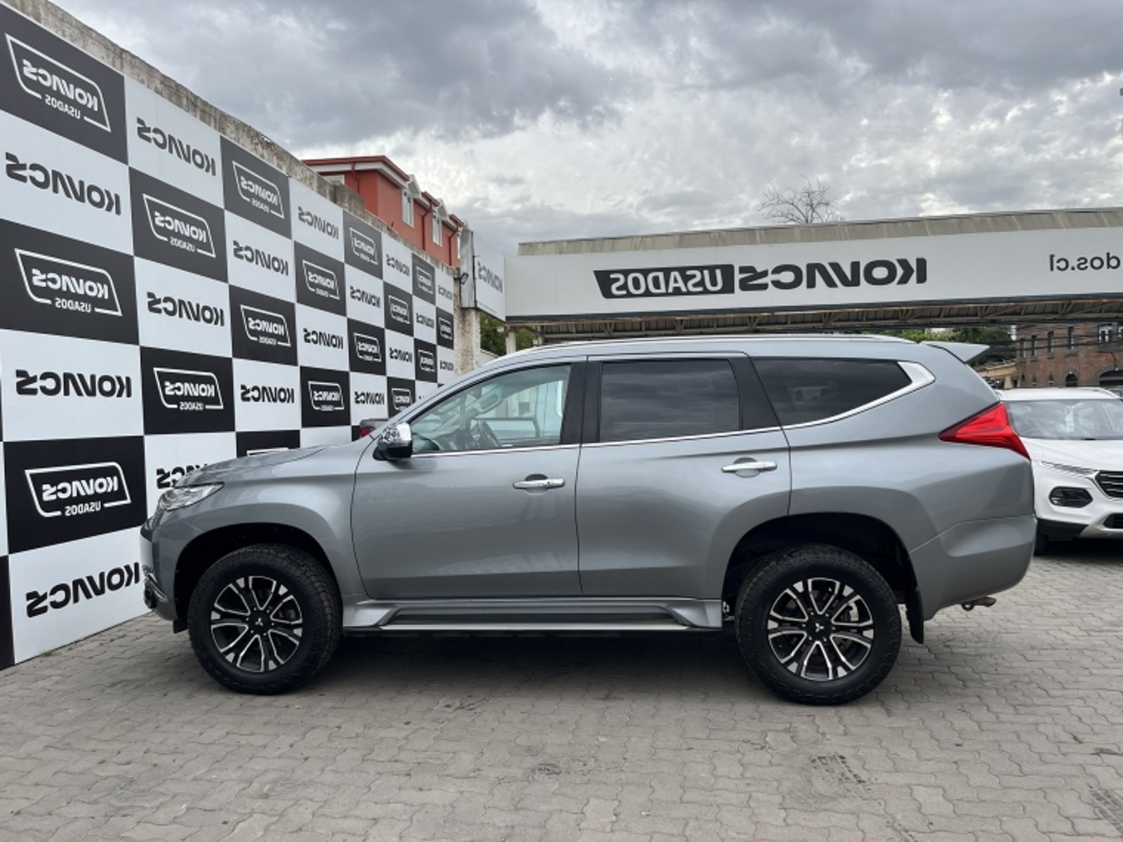 Mitsubishi MONTERO SPORT 3.0 AT  4X2 2020 - Foto 2 de 20