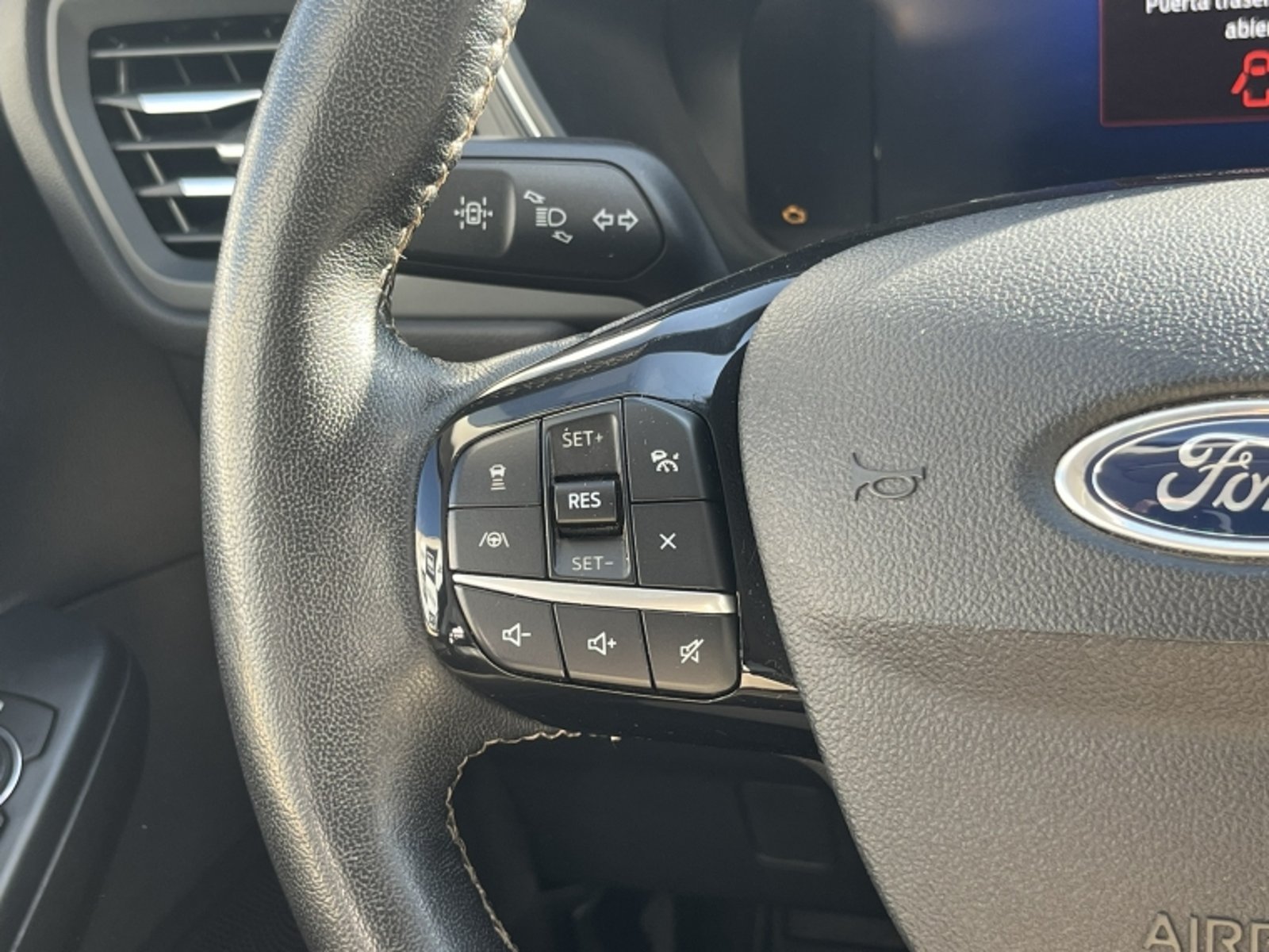 Ford ESCAPE 2.5 TITANIUM HEV AT 4X4 HIBRIDO 2023 - Imagen 18 de 20
