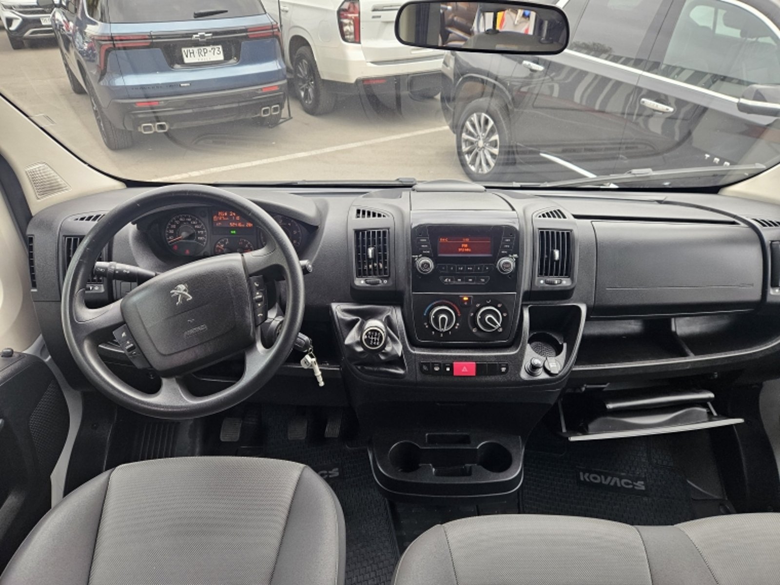 PEUGEOT BOXER D/CAB. L4 BLUEHDI 165 MT DIESEL 2023 - Imagen 8 de 17