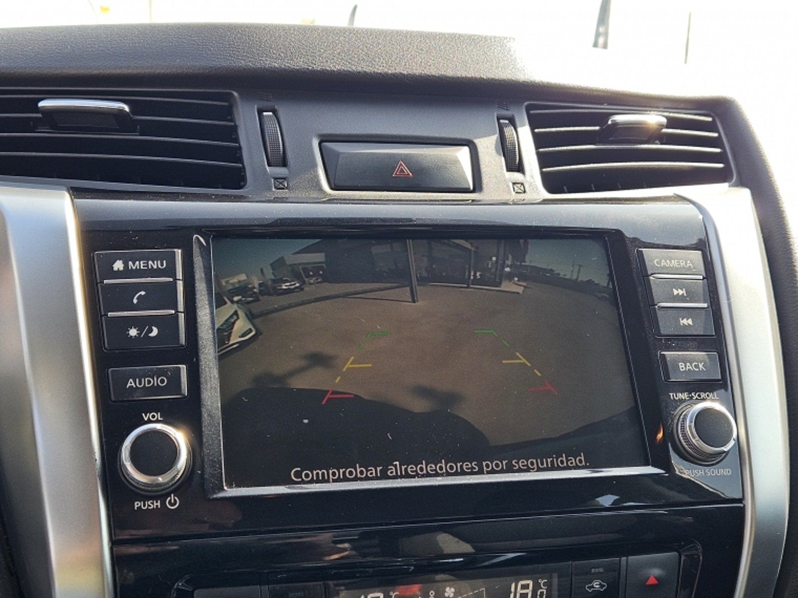 NISSAN NAVARA 2.3 DC XE AT 4X4 DIESEL 2024 - Imagen 18 de 19