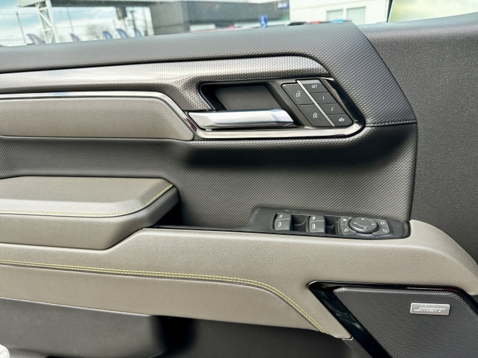 Chevrolet SILVERADO 6.2 AUT 2024 - Imagen 16 de 20