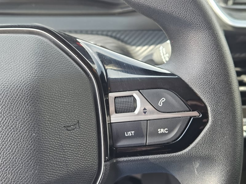 Peugeot 208 STYLE PURETECH 75 1.2 2024 - Imagen 18 de 20