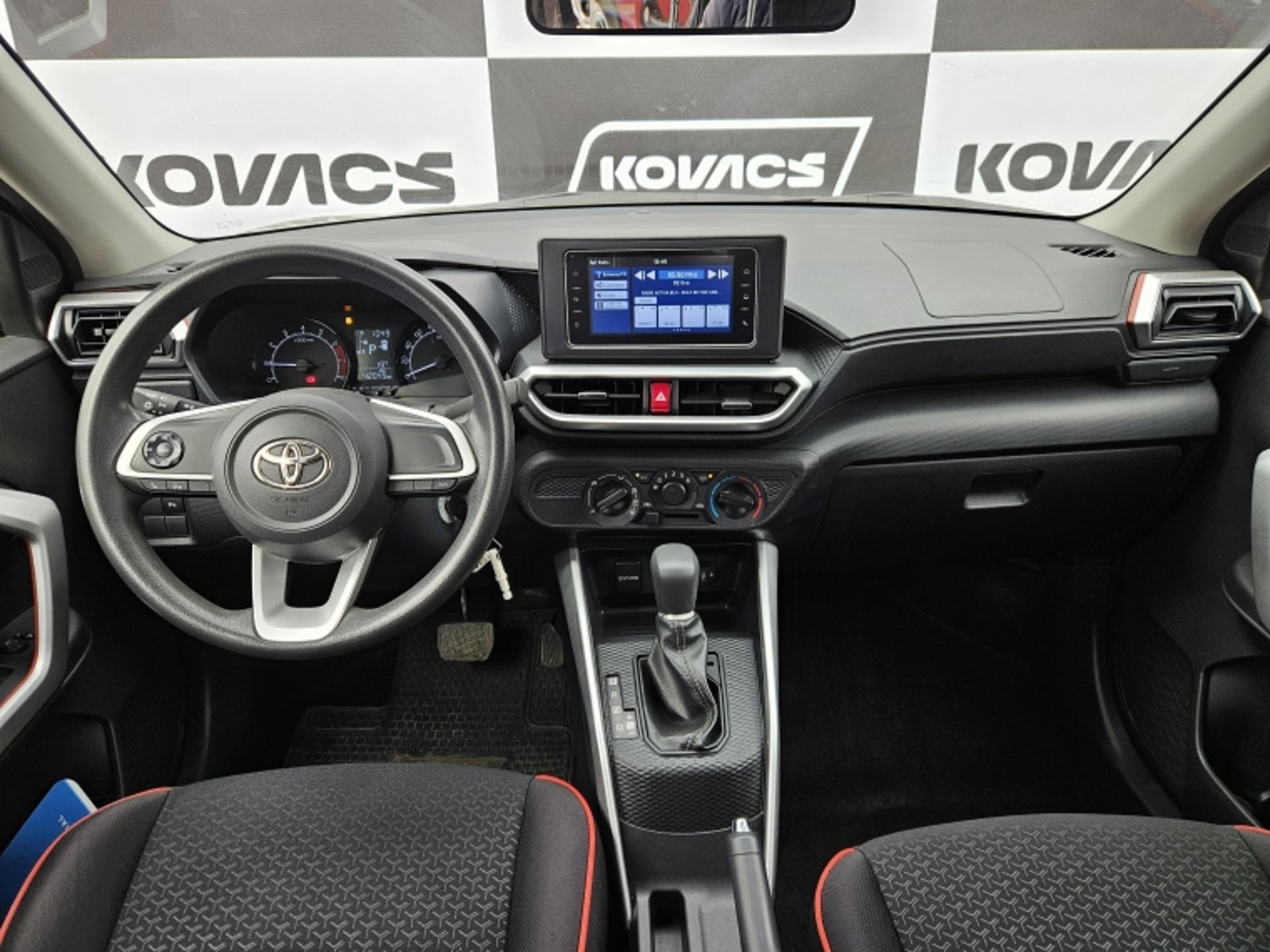 TOYOTA RAIZE E CVT AT 2022 - Imagen 9 de 19