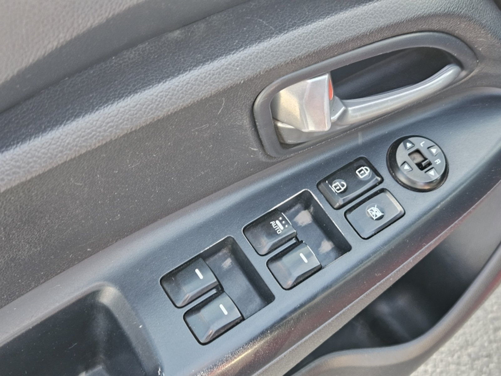 KIA RIO 4 EX MT 1.4 2015 - Imagen 12 de 18