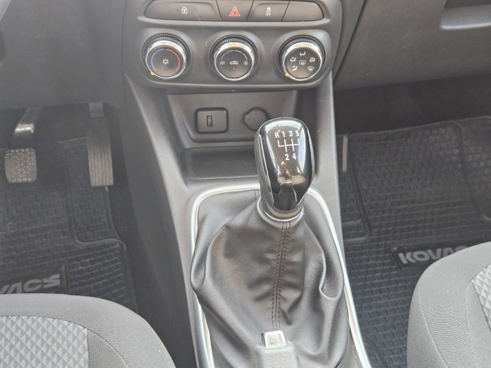 CHEVROLET TRACKER LS MT 1.2 2022 - Imagen 13 de 20